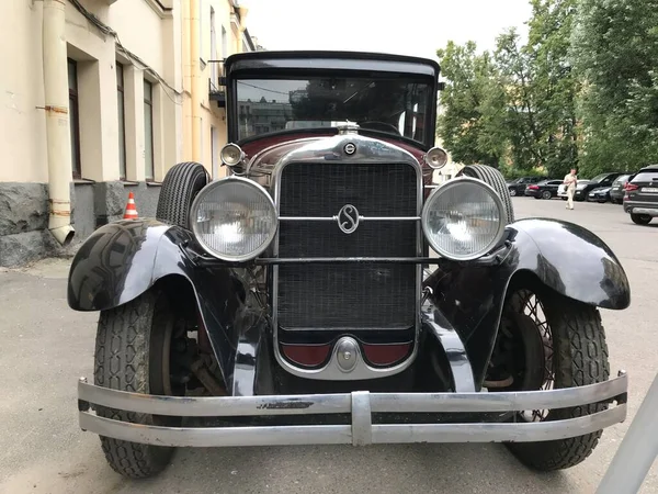 Машины Актеры Старый Американский Автомобиль Studebaker Входа Киностудию Lenfilm Готовится — стоковое фото