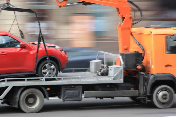 Desenfoque Movimiento Coches Remolque Paseos Una Calle Ciudad — Foto de Stock