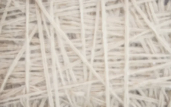 ホワイトには もつれた糸のテクスチャーと背景がぼやけています ウールまたは綿の糸を巻いて玉にニット用 — ストック写真