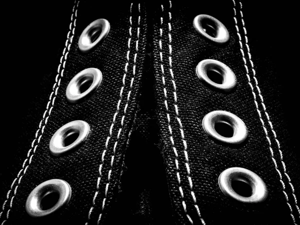 Alto Contraste Close Detalhe Preto Converse Sapato Lado Frente — Fotografia de Stock