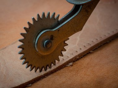 Dikiş Marker, eski saraçlık araçları