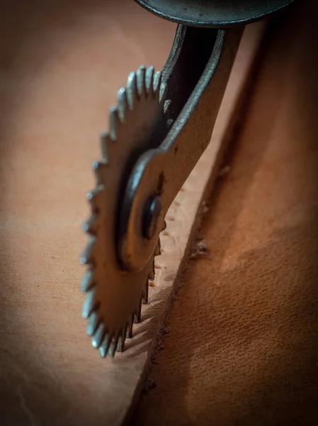 Stitch Marker, gamla sadelmakeri verktyg — Stockfoto