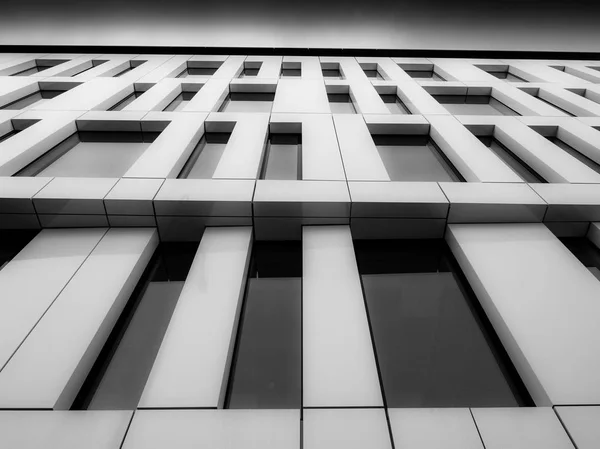 Részlet a lineáris modern építészet, a fekete-fehér — Stock Fotó