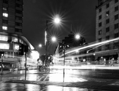 Şehrin gece manzarası  