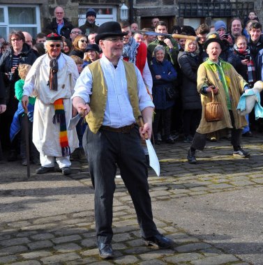 Heptonstall, İngiltere - 20 Mart 2018. Heptonstall batı yorkshire geleneksel iyi cuma paskalya hızı yumurta oyun bıçakhokkabazlık Aktör