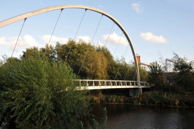 leeds nehir aire geçen metal yaya yaya köprüsü