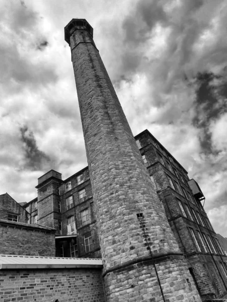 Monochrome Image Old Stone Mill Buidlingin Huddersfield West Yorkshire Tall — Stock Photo, Image