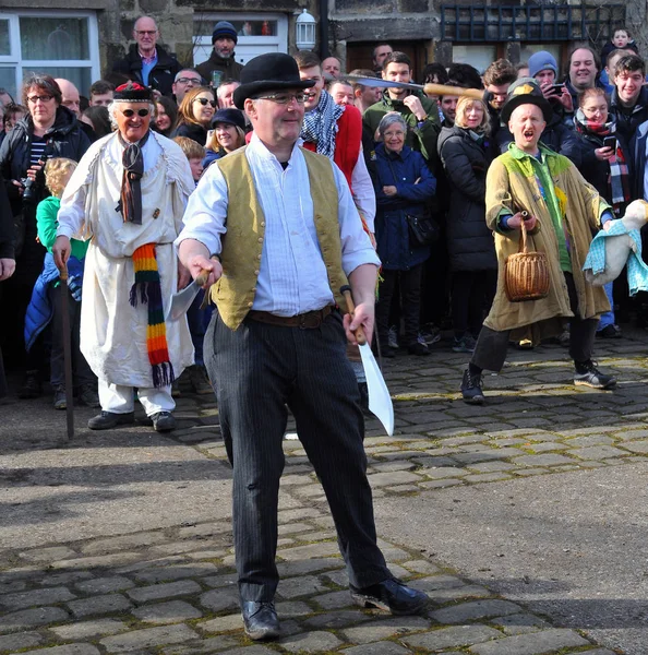 Heptonstall, İngiltere - 20 Mart 2018. Heptonstall batı yorkshire geleneksel iyi cuma paskalya hızı yumurta oyun bıçakhokkabazlık Aktör
