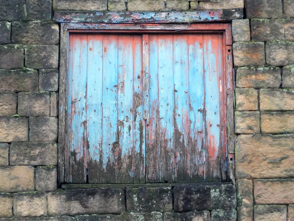 Decadente Persianas Pintadas Azul Com Madeira Podre Uma Casa Abandonada — Fotografia de Stock