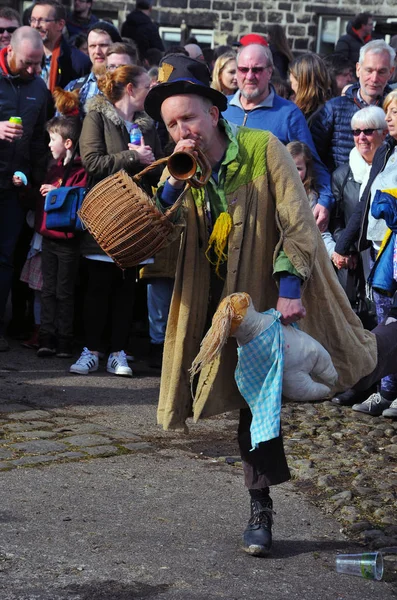 Heptonstall, İngiltere - 20 Mart 2018. Heptonstall batı yorkshire geleneksel iyi cuma paskalya hızı yumurta oyun Aktör