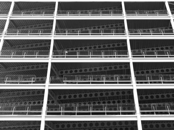 Una Vista Monocromatica Grande Edificio Commerciale Moderno Costruzione Con Travi — Foto Stock