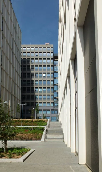 Nowoczesny Deptak Miejski Wysokim Rozwoju Handlowym Leeds Beckett University — Zdjęcie stockowe