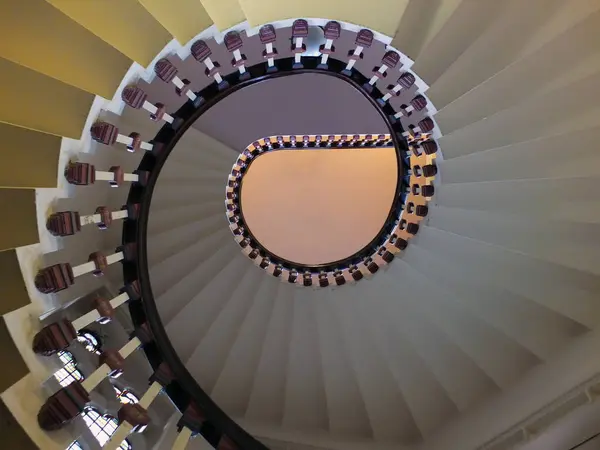 Looking Upwards View Elegant Spiral Staircase Wooden Bannisters Elegant Shades — Stock Photo, Image