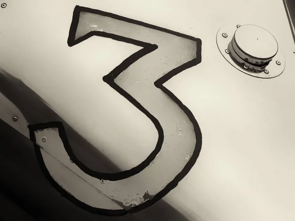 The number three painted on a vintage silver racing car with shi — Stock Photo, Image