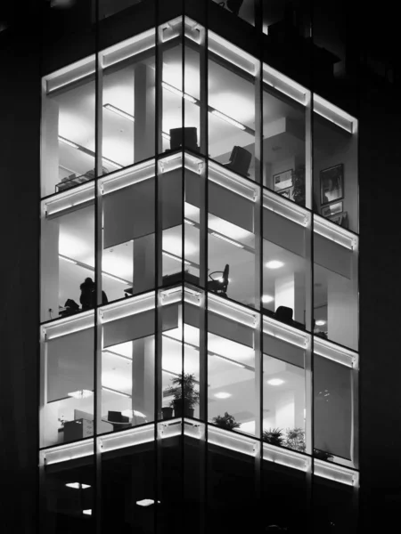 Glowing Illuminated Windows Large Modern Geometric City Office Building Night — Stockfoto