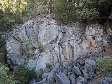tenerife teide milli parkta bir uçurum oluşturan bir volkanik fiş paramparça gri kaya