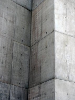 köşeleri ve açıları ile dokulu lekeli beton duvar