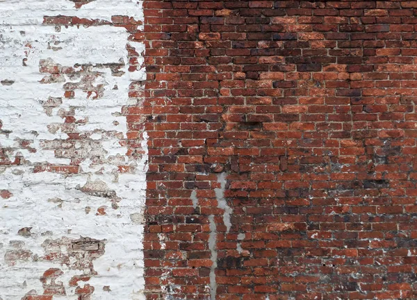 Old red brick wall half painted in old peeling white paint or wh — Stock Photo, Image