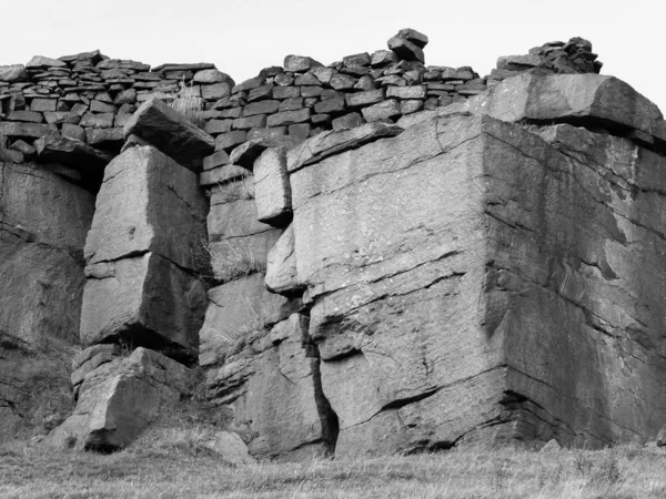 Yorkshire Bozkırda Üst Boyunca Bir Taş Duvar Ile Büyük Bir — Stok fotoğraf