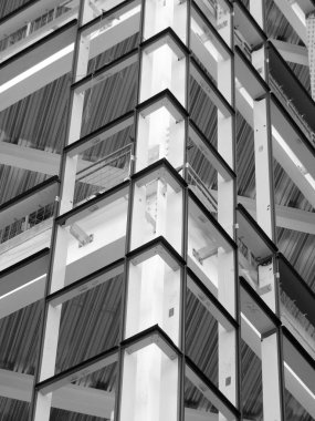 metal çerçeve li ve kirişler ile şantiye