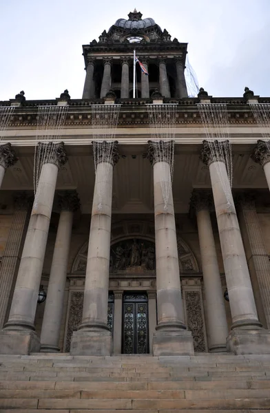 Vista Frontal Prefeitura Leeds Com Portas Principais Colunas Degraus Torre — Fotografia de Stock