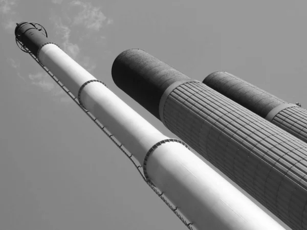 Tall industrial chimneys in steel and concrete — Stock Photo, Image