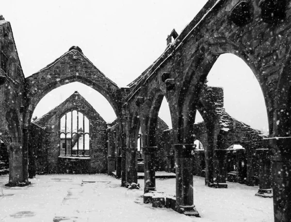 Εκκλησία Του Αγίου Θωμά Ένα Mπέκετ Στην Πτώση Του Χιονιού — Φωτογραφία Αρχείου