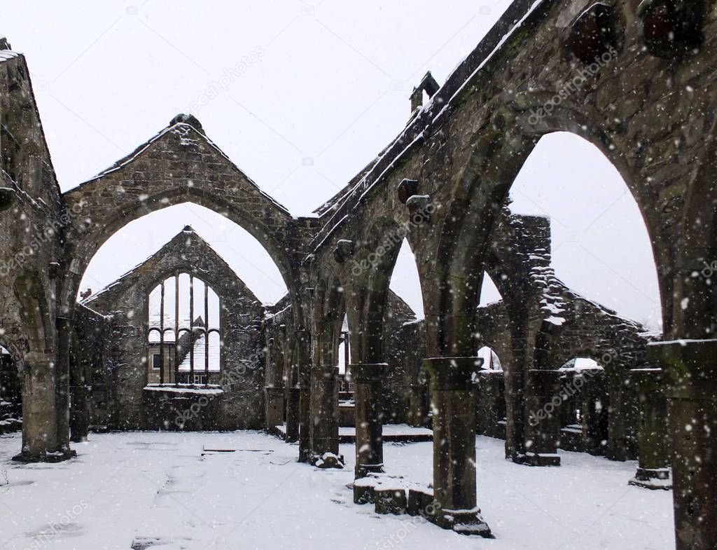 chruch of st thomas a becket in heptonstall in falling snow