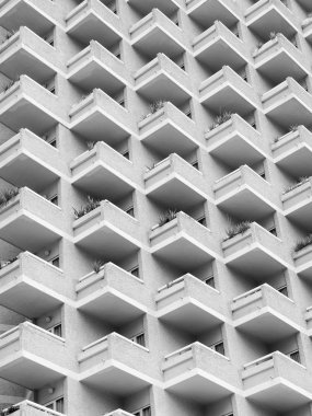 balkonlu beyaz beton geliştirme konut daire veya daire ile yüksek katlı bina