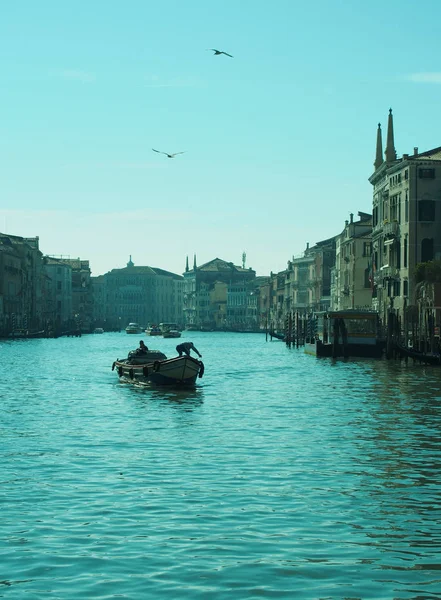 Venedik'te tekne — Stok fotoğraf