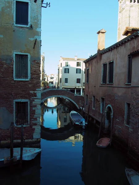 Wenecji nad Canal Grande i most — Zdjęcie stockowe