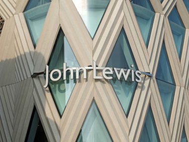 Leeds, West Yorkshire, İngiltere: 17 Nisan 2019: Leeds West Yorkshire Victoria çeyreğinde cephe John Lewis perakende geliştirme