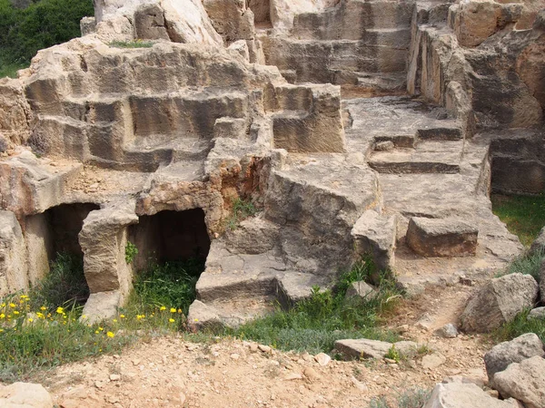 Cámaras talladas y escalones en la tumba de los reyes zona de paphos cyprus — Foto de Stock