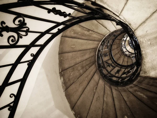 Escalier Colimaçon Vintage Dans Une Vieille Maison Avec Balustrades Fer — Photo