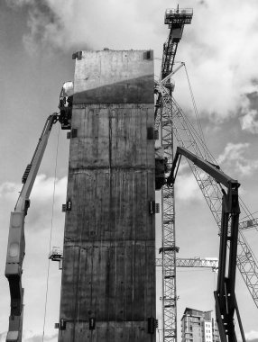 Vinçli inşaat alanı 