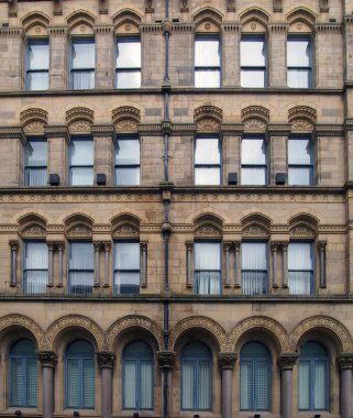 Bradford West Yorkshire 'daki eski Milligan ve Forbes deposunun ön cephesi. Andrew ve Delauney tarafından 1853' te inşa edilmiş büyük bir saray.