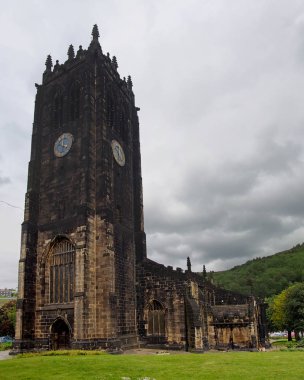 Batı Yorkshire 'daki halifax minster. Eski adıyla Aziz John kilisesi. Vaftizci Yahya 1438' de tamamlandı.