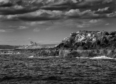 Kayalık plajlı güzel gün batımı