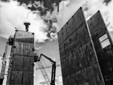 Şehirdeki inşaat binası.