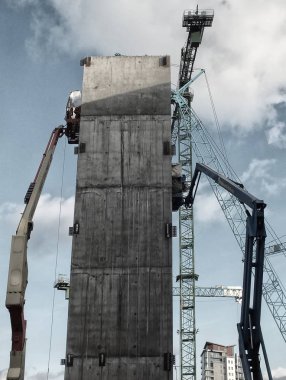 uzun vinçler ve pl ile modern highrise inşaat geliştirme