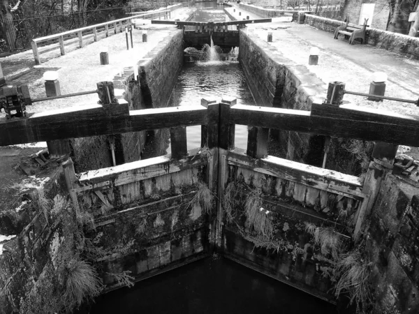 Monochrome Image Lock Gates Rochdale Canal Hebden Bridge Winter — Fotografia de Stock