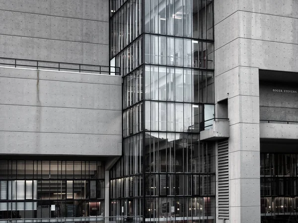 Şehirdeki modern ofis binası