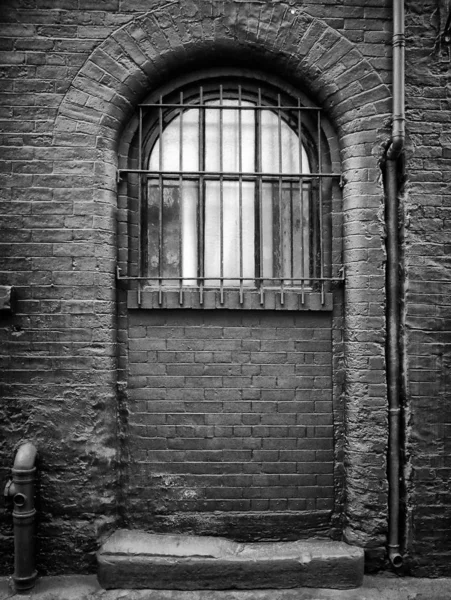 Vieja Ventana Con Pared Ladrillo —  Fotos de Stock