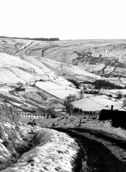 VSMOW scen med små landsväg i Yorkshire Moor landskap g — Stockfoto