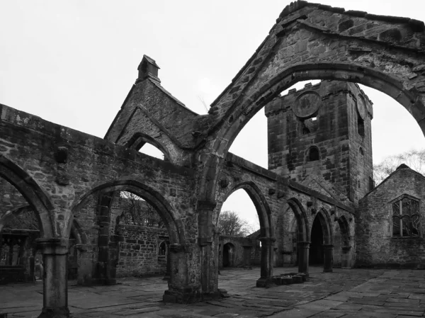 Ruinas de una iglesia medieval en heptonstall con arcos floo de piedra —  Fotos de Stock