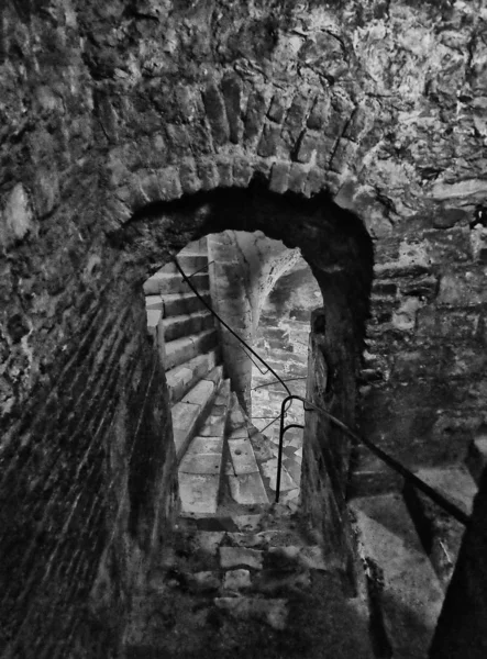Πέτρινες Σκάλες Και Εισόδους Ένα Αρχαίο Υπόγειο Κτίριο — Φωτογραφία Αρχείου