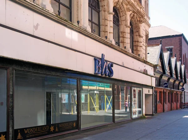 Un magasin fermé de magasins britanniques dans la rue Chapel South Port vide depuis que bhs est entré en liquidation en 2016 — Photo