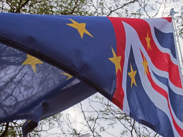 Σημαία ένωση με eu αστέρια στο leeds για την Ευρώπη κατά brexit επίδειξη — Φωτογραφία Αρχείου