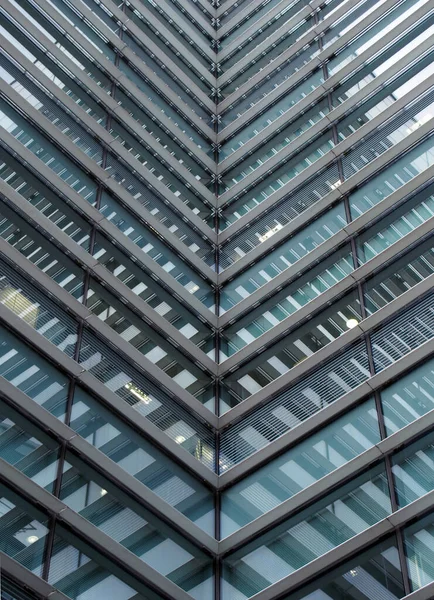 Pełna Rama Nowoczesna Architektura Biurowa Abstrakcyjna Geometrycznymi Odbijanymi Kształtami Liniami — Zdjęcie stockowe