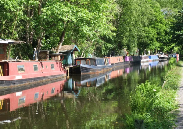 Velhos Barcos Canal Ancorado Canal Rochdale Perto Ponte Hebden Cercado — Fotografia de Stock